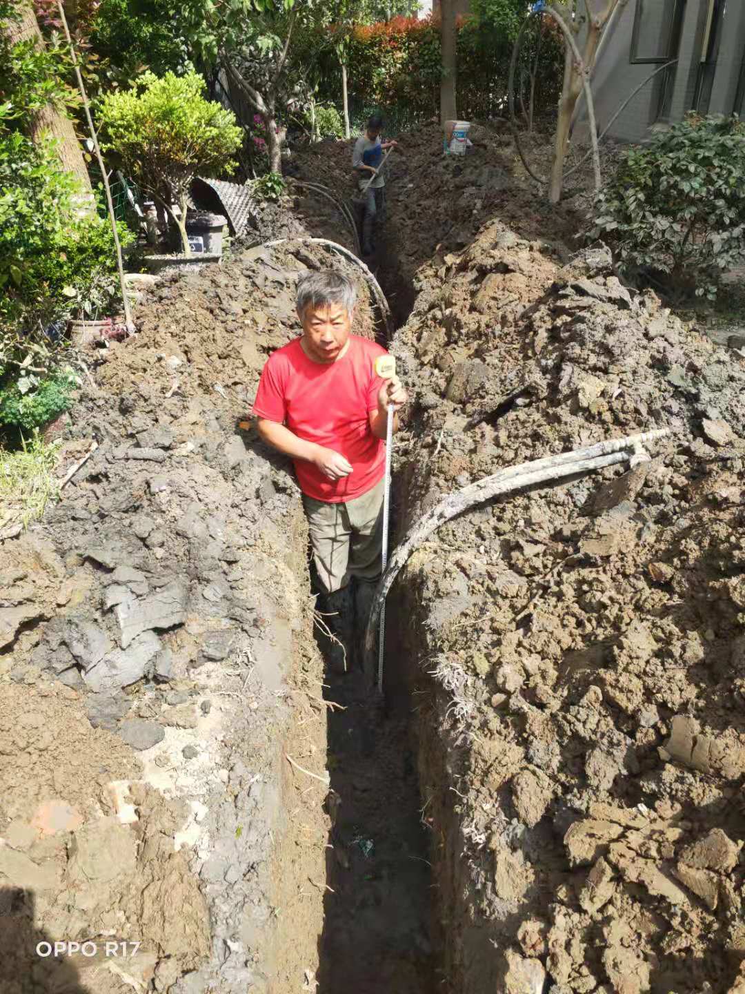 上海別墅地源熱泵水平管開挖.jpg